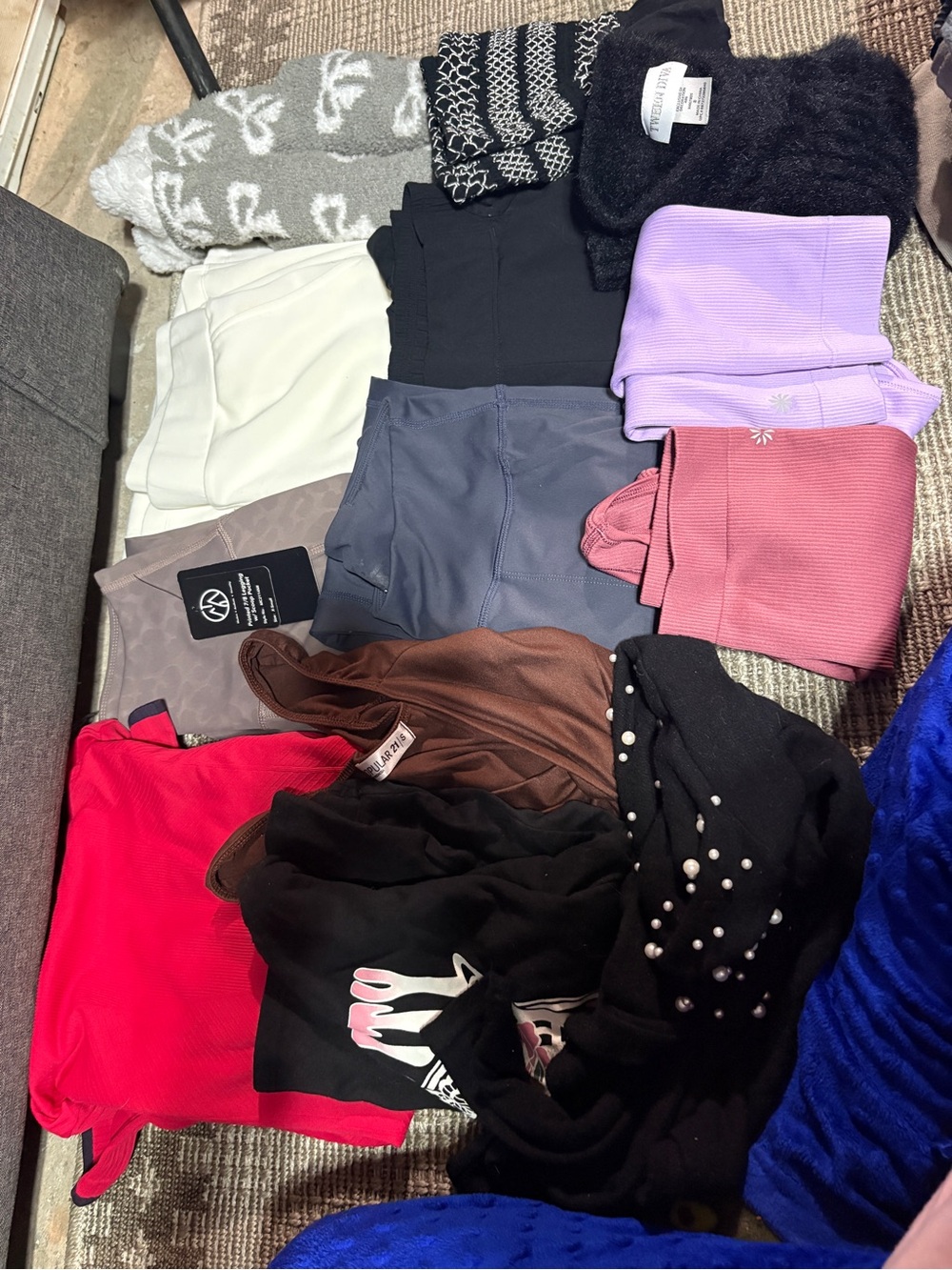 SIZE XS BUNDLE Women's Mixed Tops Bundle - Black, Pink, Purple, Red, Brown, Gray